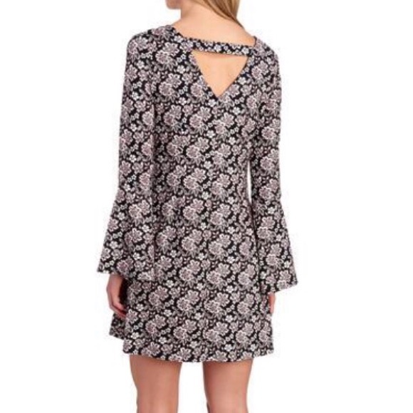 💖SOLD💖Nordstrom Robbie Bee Bell Sleeve Knit Shift Dress - Picture 2 of 8